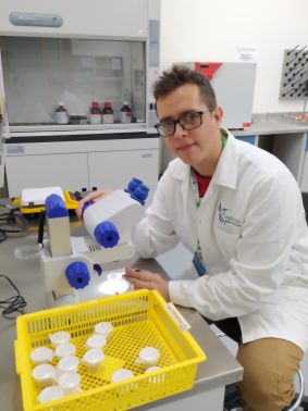 Juan Sebastián Gómez, técnico de laboratorio de bioplaguicidas